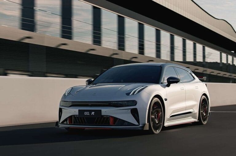 001 R