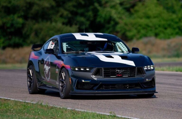 Mustang Dark Horse R