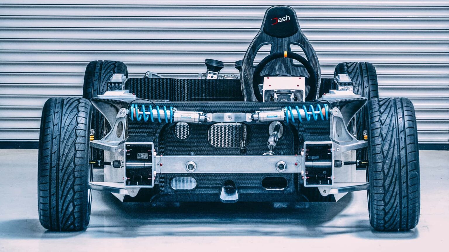 هل تحلم بسيارة خارقة من تصميمك؟ شركة داش البريطانية تفتح الباب لعشّاق التفاصيل