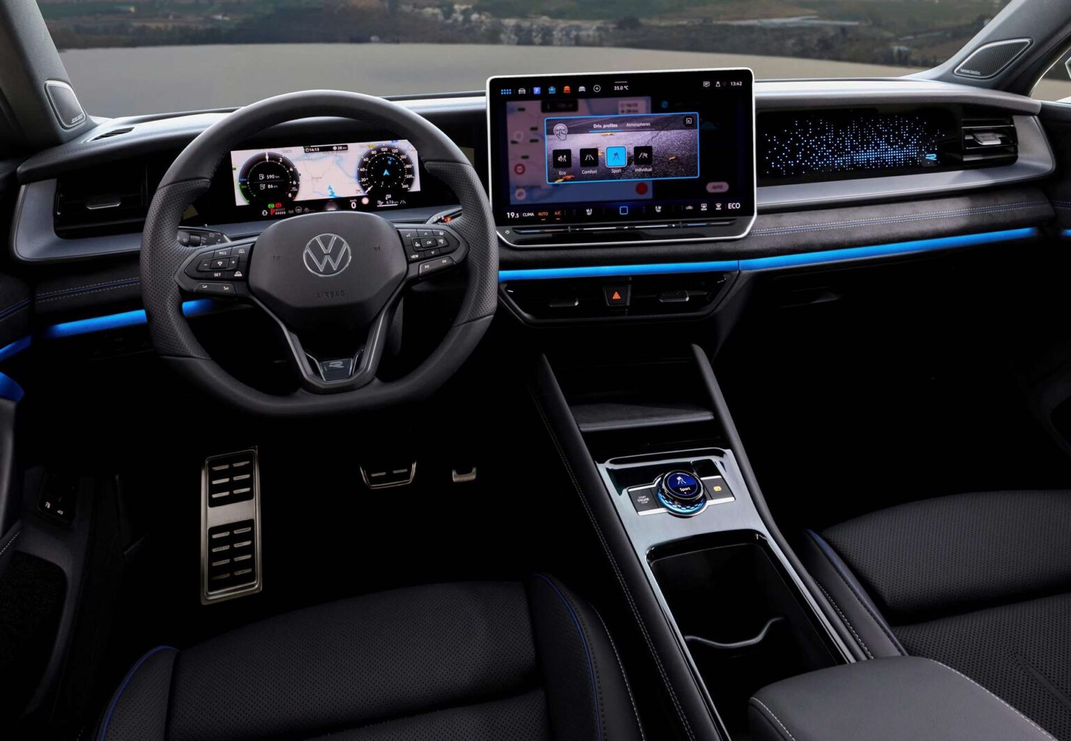 هل تعود أزرار السيارات؟ فولكس فاجن تكشف تفضيلات السائقين في أوروبا بين الشاشات والأنظمة اللمسية - عرب اوتو هب