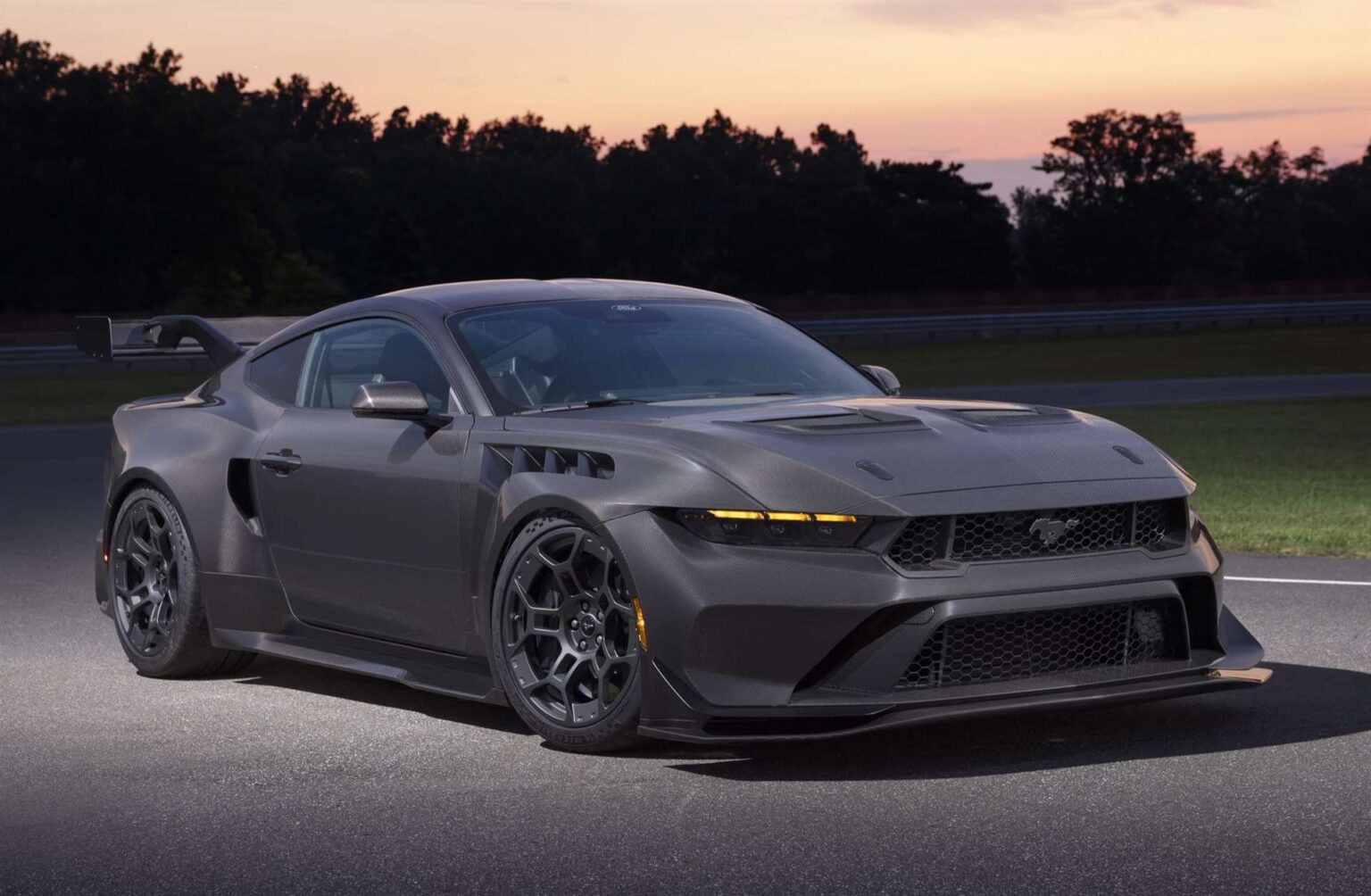 موستانج GTD : بهيكل كربوني بالكامل بدون طلاء و بلمسة هندسية مذهلة من فورد موستانج GTD : بهيكل كربوني بالكامل بدون طلاء و بلمسة هندسية مذهلة من فورد - عرب اوتو هب