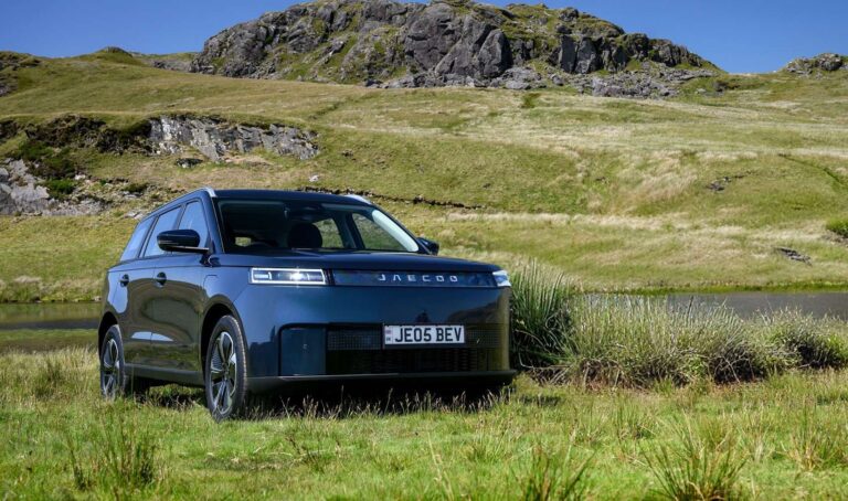 جاكــو 5 EV: تجربة قيادة سيارة SUV كهربائية بقدرات مدهشة على الطريق
