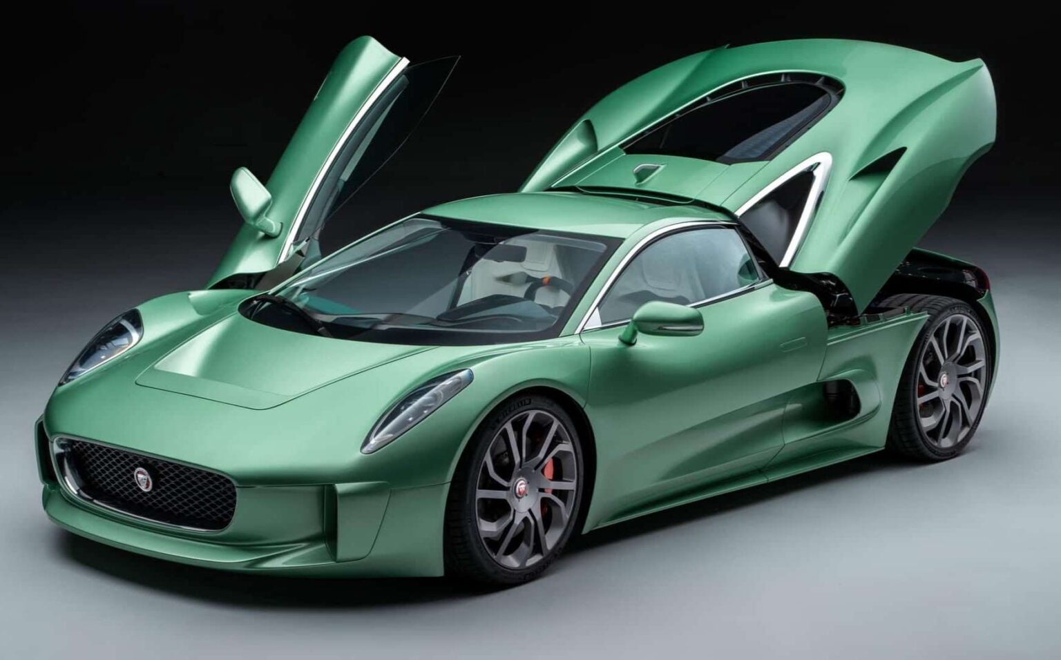 عودة الأسطورة: جاكوار C-X75 تعود للحياة بنسخة قانونية مذهلة على الطرقات عودة الأسطورة: جاكوار C-X75 تعود للحياة بنسخة قانونية مذهلة على الطرقات - عرب اوتو هب