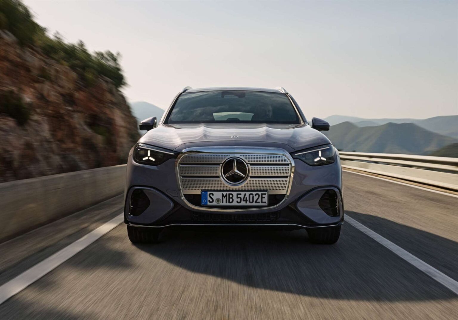 مرسيدس GLC الكهربائية 2026: مستقبل الـSUV الفاخرة بنطاق 700 كم وذكاء صناعي خارق