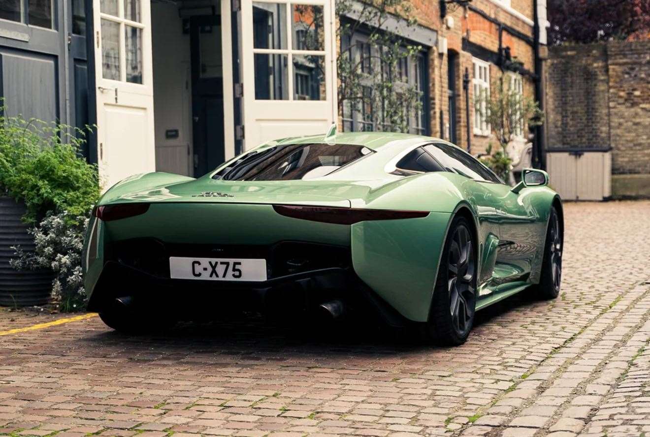 عودة الأسطورة: جاكوار C-X75 تعود للحياة بنسخة قانونية مذهلة على الطرقات 1 عودة الأسطورة: جاكوار C-X75 تعود للحياة بنسخة قانونية مذهلة على الطرقات - عرب اوتو هب