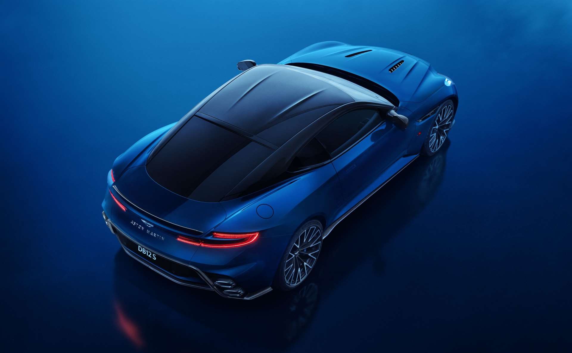 أستون مارتن DB12 S 2026: تحفة جديدة بقوة 690 حصان 4 أستون مارتن DB12 S 2026: تحفة جديدة بقوة 690 حصان - عرب اوتو هب