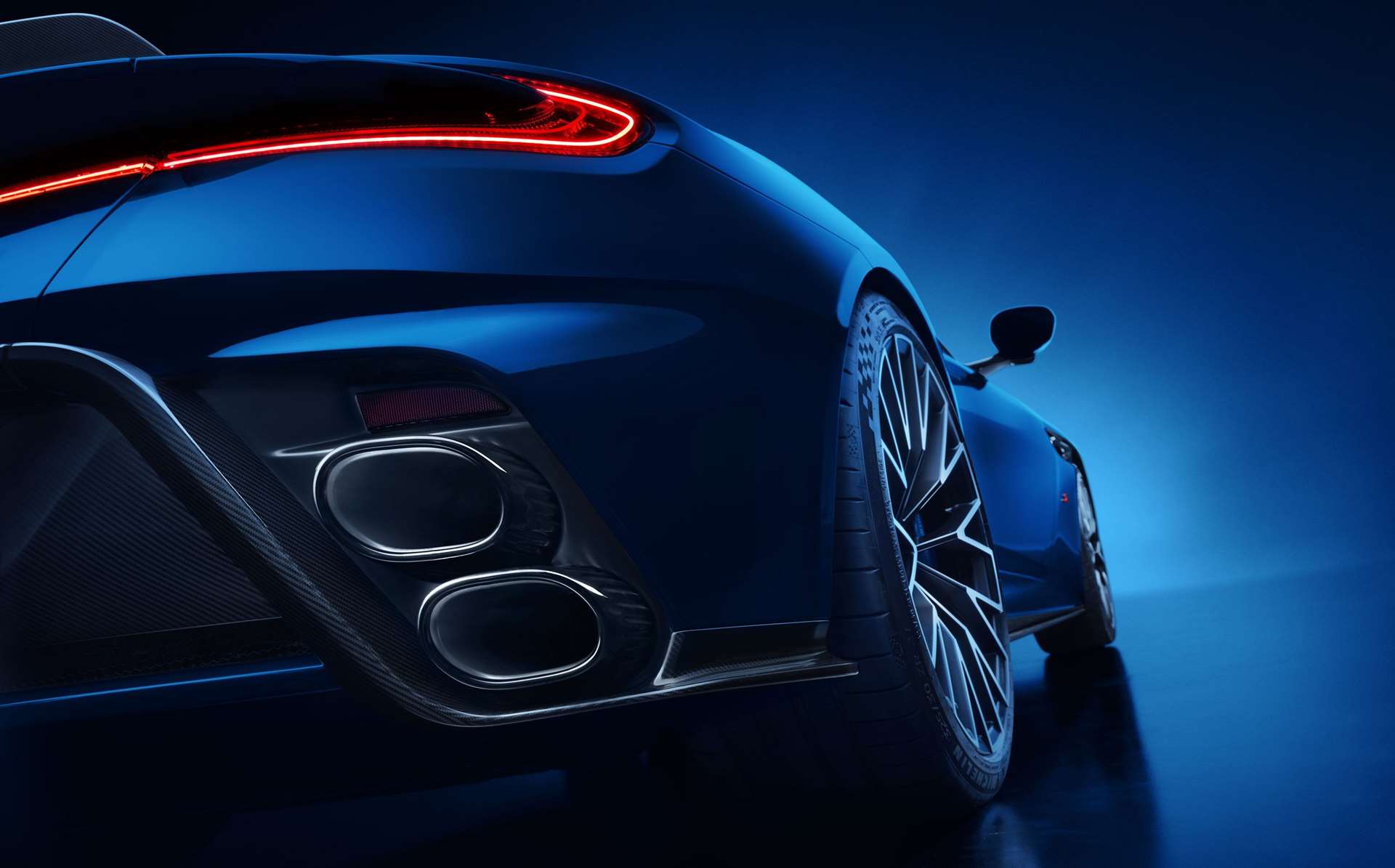 أستون مارتن DB12 S 2026: تحفة جديدة بقوة 690 حصان 3 أستون مارتن DB12 S 2026: تحفة جديدة بقوة 690 حصان - عرب اوتو هب