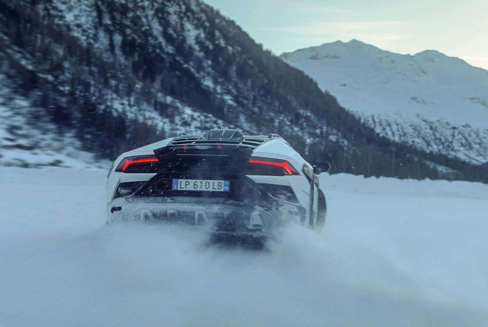 لامبورجيني تتجه نحو صناعة المزيد من السيارات الرياضية المخصصة للطرق الوعرة 3 لامبورجيني تتجه نحو صناعة المزيد من السيارات الرياضية المخصصة للطرق الوعرة - عرب اوتو هب