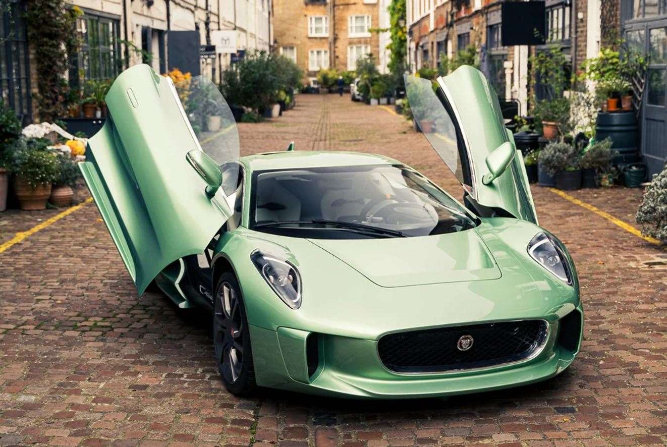 عودة الأسطورة: جاكوار C-X75 تعود للحياة بنسخة قانونية مذهلة على الطرقات 4 عودة الأسطورة: جاكوار C-X75 تعود للحياة بنسخة قانونية مذهلة على الطرقات - عرب اوتو هب