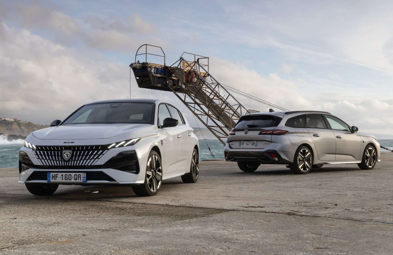 الجيل الجديد من بيجو 308 بتصميم متجدد بمدى أطول لسيارة الهاتشباك الأشهر الجيل الجديد من بيجو 308 بتصميم متجدد بمدى أطول لسيارة الهاتشباك الأشهر - عرب اوتو هب