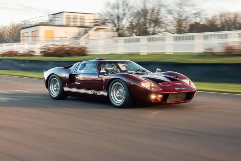 فورد GT40 موديل 1965 أسطورة سباقات لومان التي لا تزال تخطف الأنظار