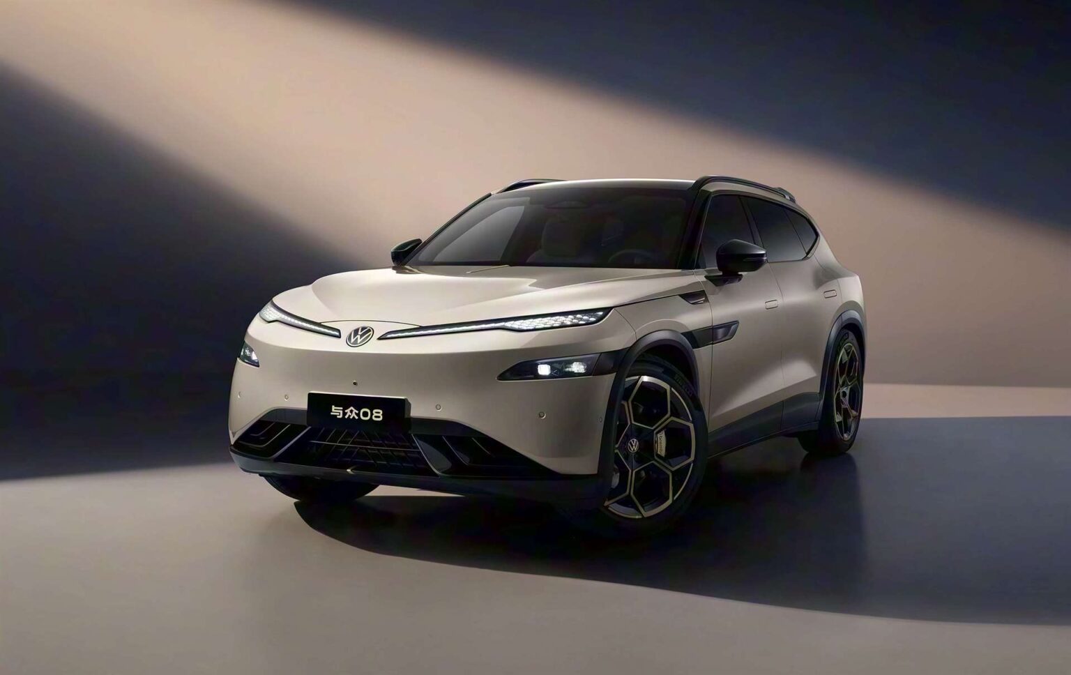 VW ID.UNYX 08 : أولى ثمار التعاون بين فولكس فاجن و اكس بينج