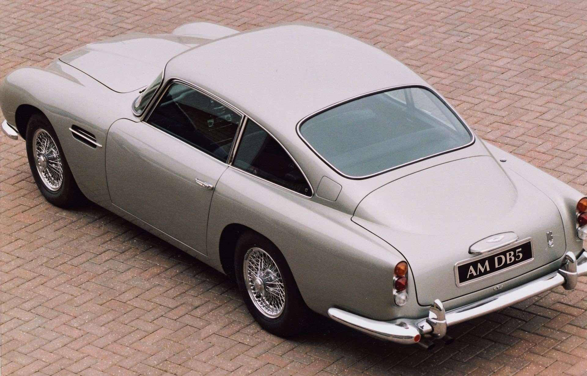 أستون مارتن DB5 : أيقونة جيمس بوند وأحلام عشاق السيارات 5 أستون مارتن DB5 : أيقونة جيمس بوند وأحلام عشاق السيارات - عرب اوتو هب