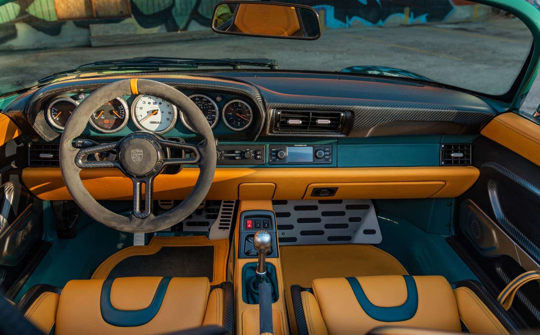 بورشه F-26 Gunther Werks : تحفة كلاسيكية بمحرك 1000 حصان وهيكل من الكربون 2 بورشه F-26 Gunther Werks : تحفة كلاسيكية بمحرك 1000 حصان وهيكل من الكربون - عرب اوتو هب