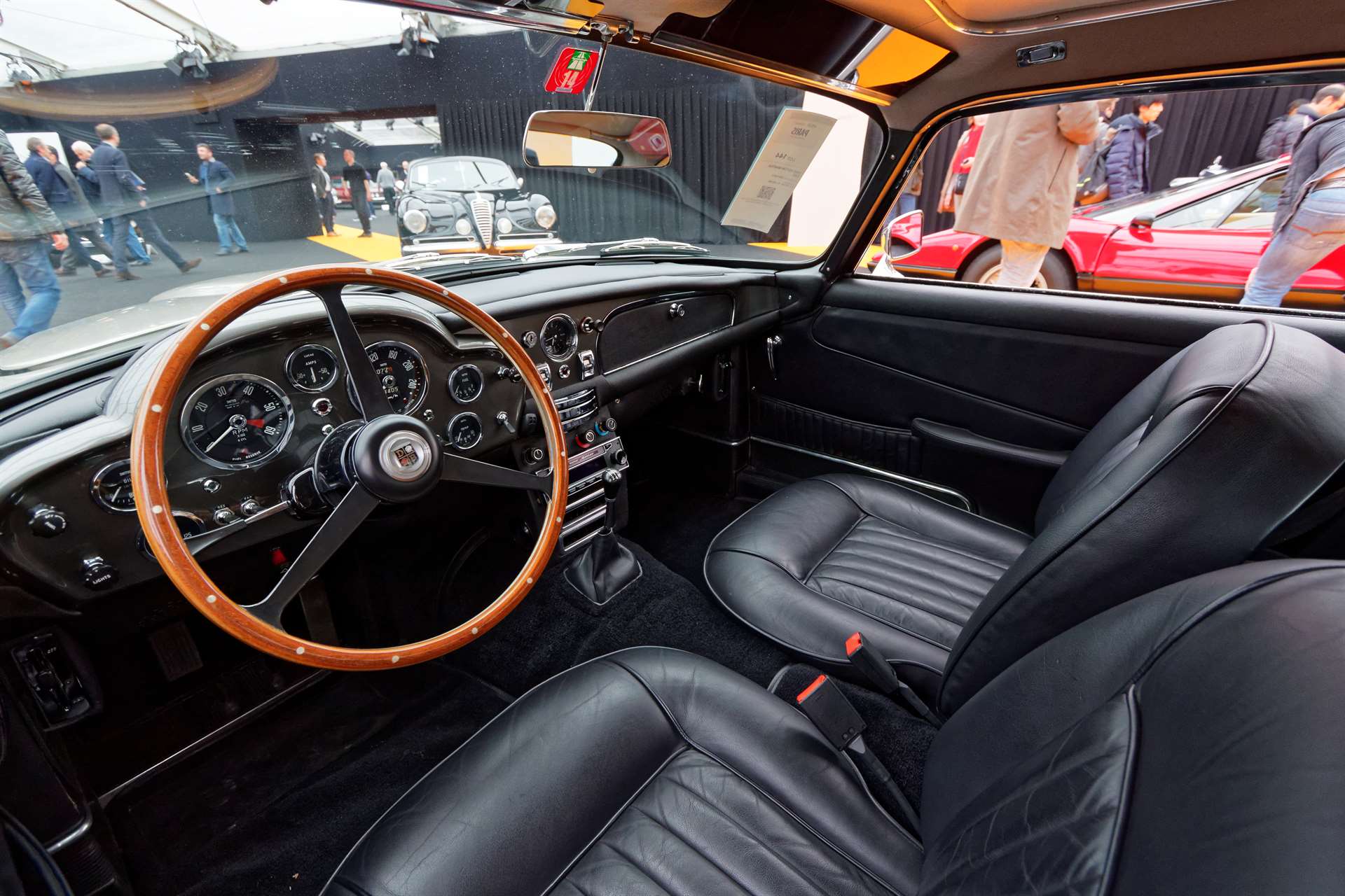 أستون مارتن DB5 : أيقونة جيمس بوند وأحلام عشاق السيارات 2 أستون مارتن DB5 : أيقونة جيمس بوند وأحلام عشاق السيارات - عرب اوتو هب