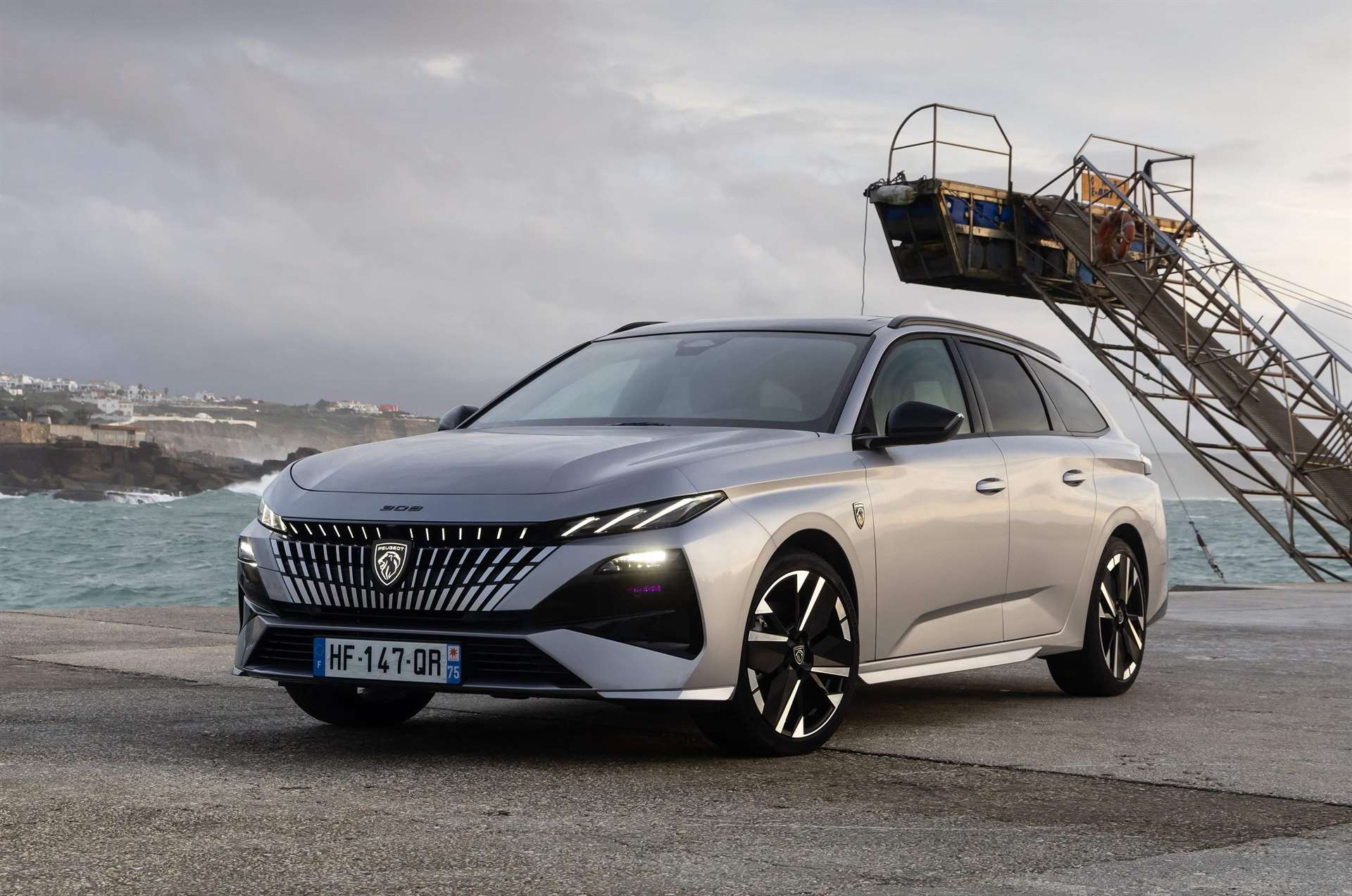 الجيل الجديد من بيجو 308 بتصميم متجدد بمدى أطول لسيارة الهاتشباك الأشهر 1 الجيل الجديد من بيجو 308 بتصميم متجدد بمدى أطول لسيارة الهاتشباك الأشهر - عرب اوتو هب