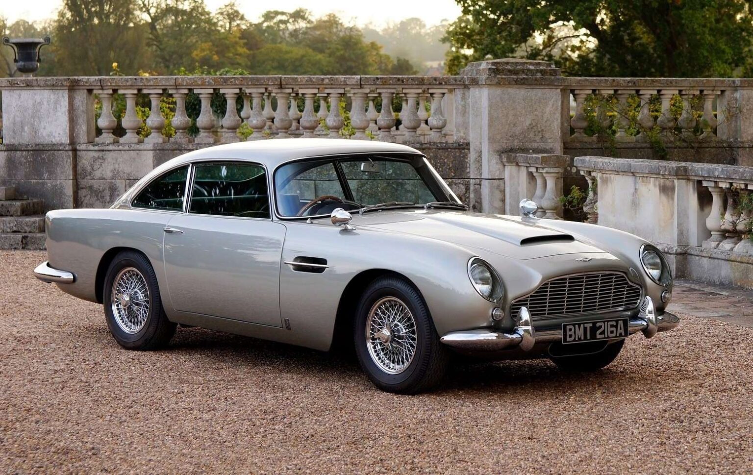 أستون مارتن DB5 : أيقونة جيمس بوند وأحلام عشاق السيارات أستون مارتن DB5 : أيقونة جيمس بوند وأحلام عشاق السيارات - عرب اوتو هب