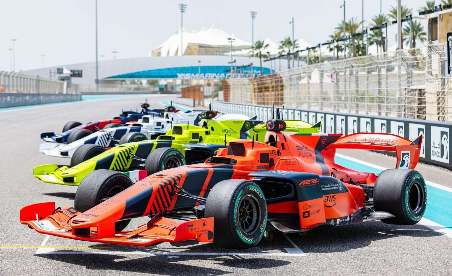 عودة سباقات السيارات الذاتية: موسم جديد من A2RL في أبوظبي يجمع بين الذكاء الاصطناعي والسرعة - عرب اوتو هب