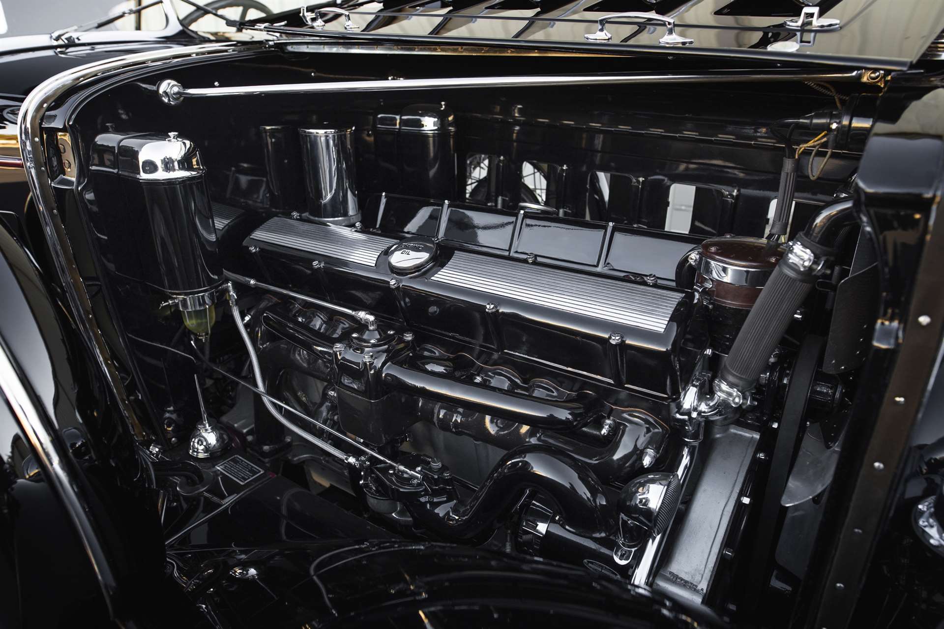 كاديلاك 452-A V16 موديل 1930: أسطورة السيارات الأمريكية التي سحرت عيون العالم 2 كاديلاك 452-A V16 موديل 1930: أسطورة السيارات الأمريكية التي سحرت عيون العالم - عرب اوتو هب