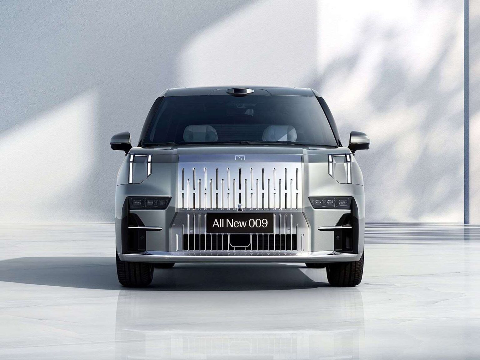 زيكر 009 الكهربائية موديل 2025 الميني فان الفاخرة التي تسبق السيارات الرياضية - عرب اوتو هب