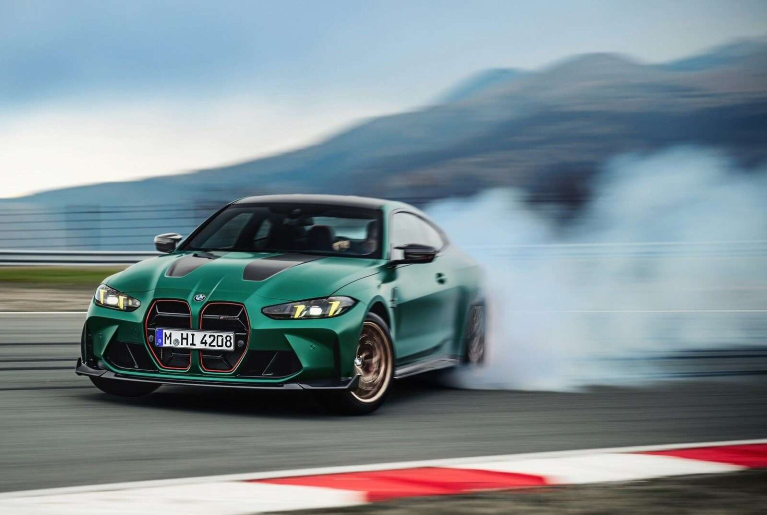 بي إم دبليو M4 CS 2025 بتوازن مثالي بين الأداء و الراحة - عرب اوتو هب