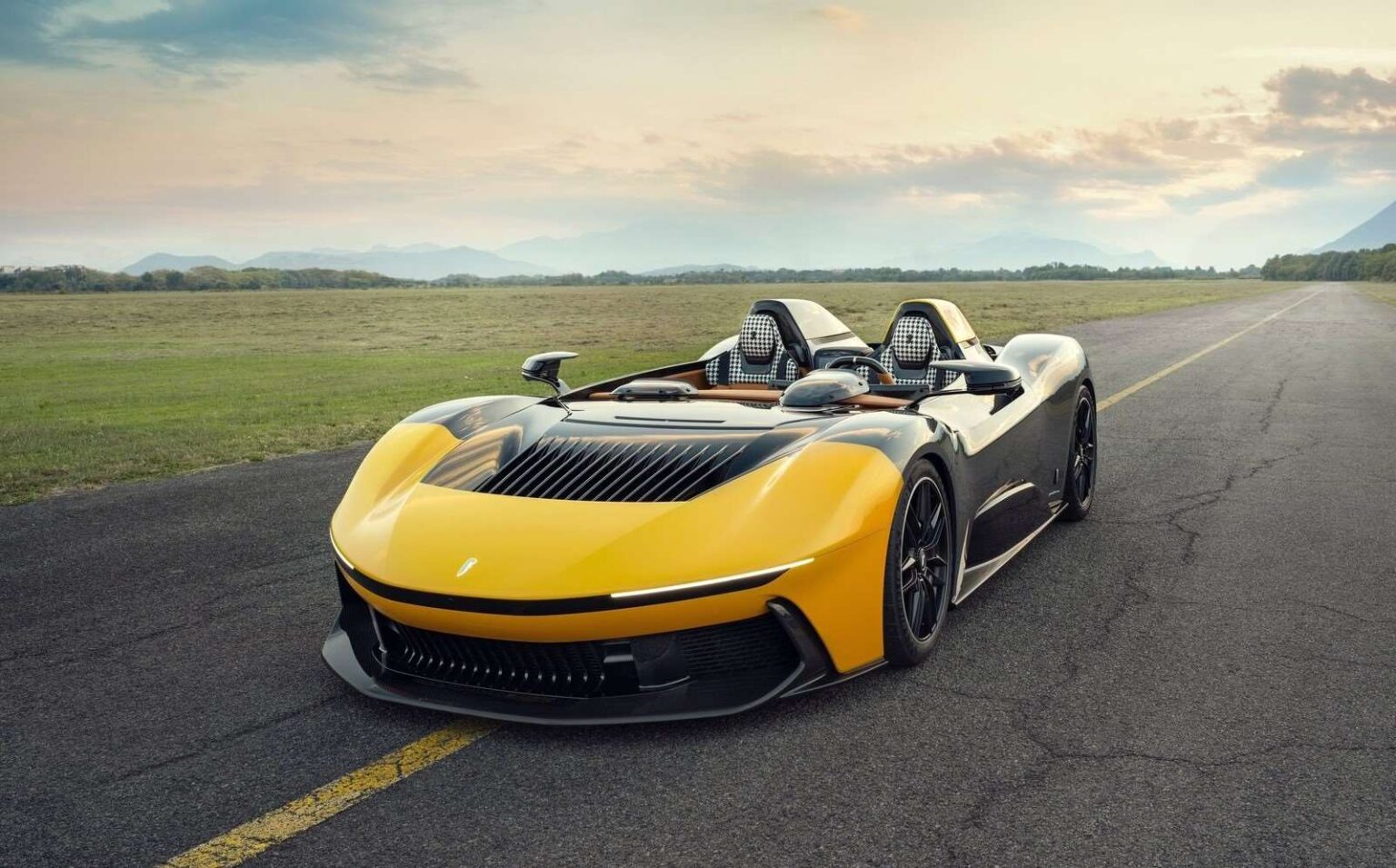 اغلى سيارات لعام 2025 بسعر يبدا من 890 الف الي 32 مليون دولار - عرب اوتو هب