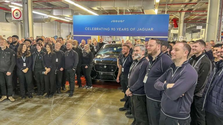 وداعاً جاكوار F-PACE و نهاية عصر محركات البنزين في مصنع سوليهل