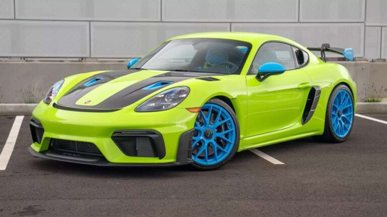 بورشه كايمان GT4 RS بالأخضر و الأزرق تفرّد جريء أم مزيج لوني غريب