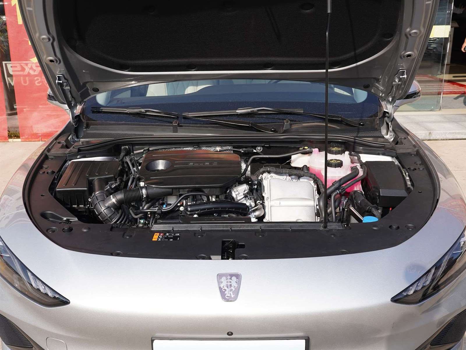 إطلاق ام جي 8 هايبرد في الشرق الأوسط: سيدان بمدى قياسي و تكنولوجيا متقدمة 4 إطلاق ام جي 8 هايبرد في الشرق الأوسط: سيدان بمدى قياسي و تكنولوجيا متقدمة - عرب اوتو هب