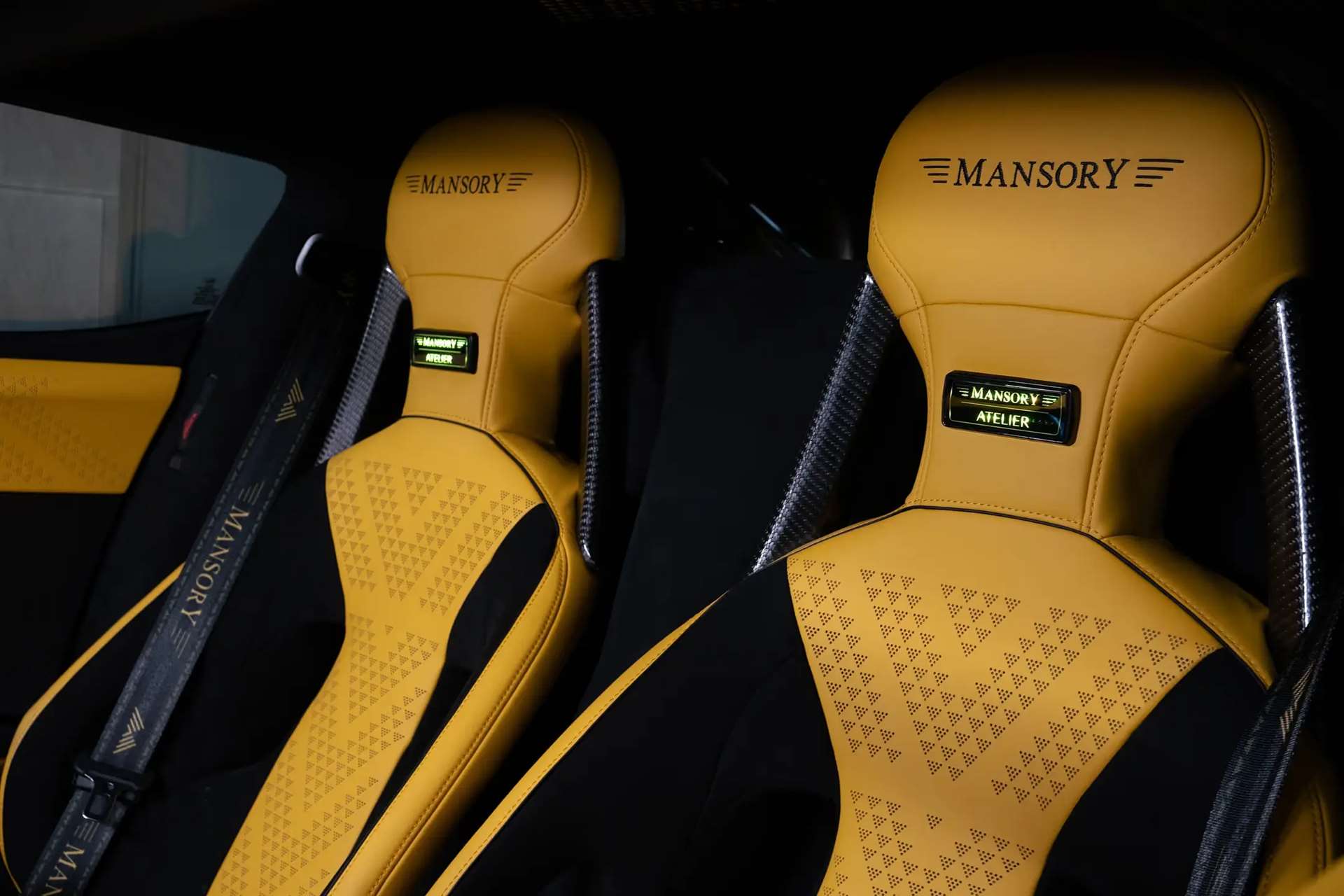 فورد GT بتعاون لي مانصوري و اندر ارمر ينتج عنة سيارة حصرية مثيرة 4 فورد GT بتعاون لي مانصوري و اندر ارمر ينتج عنة سيارة حصرية مثيرة - عرب اوتو هب