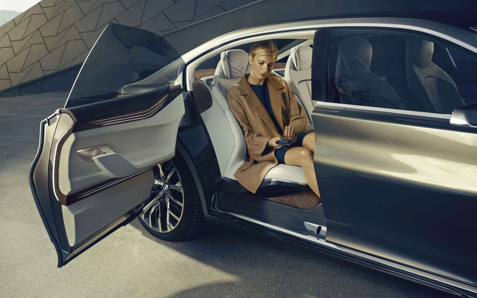 بي ام دبليو Vision Future Luxury الاختبارية توقعت ملامح مستقبل سيارات بي إم دبليو قبل عقد من الزمن 7 بي ام دبليو Vision Future Luxury الاختبارية توقعت ملامح مستقبل سيارات بي إم دبليو قبل عقد من الزمن - عرب اوتو هب