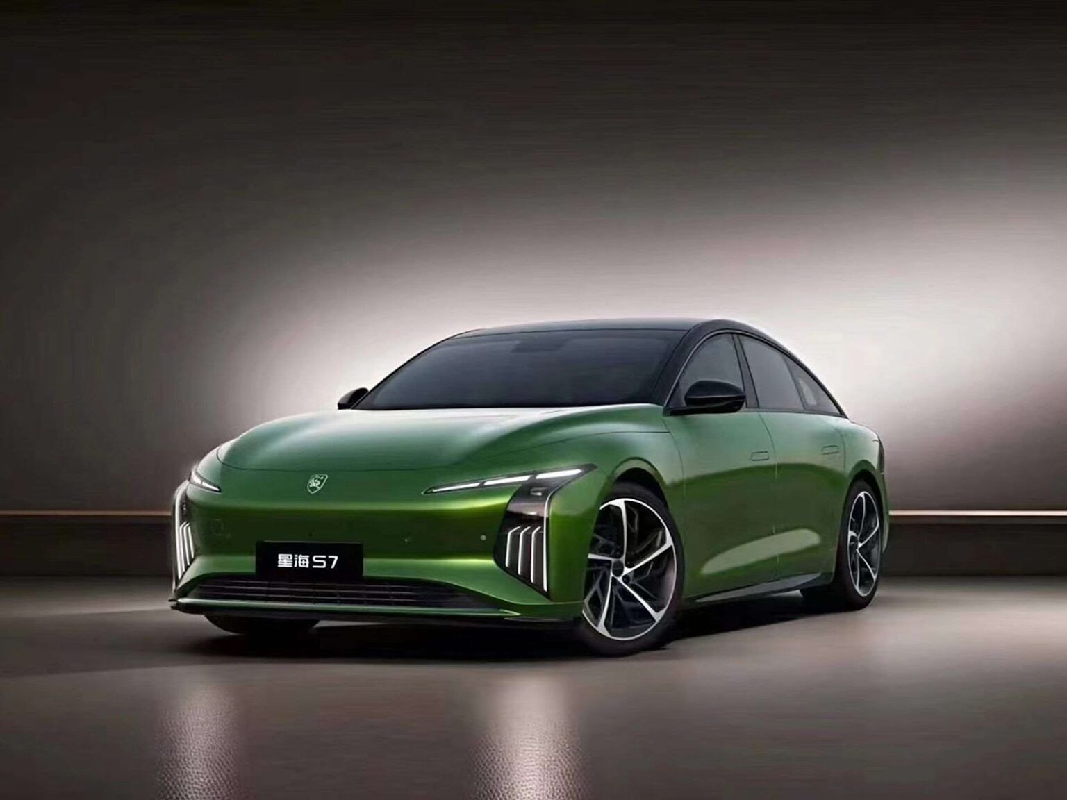 فورثينج Xinghai S7 من دونج فينج السيارة الكهربائية الإنتاجية الأكثر انسيابية في العالم فورثينج Xinghai S7 من دونج فينج السيارة الكهربائية الإنتاجية الأكثر انسيابية في العالم - عرب اوتو هب