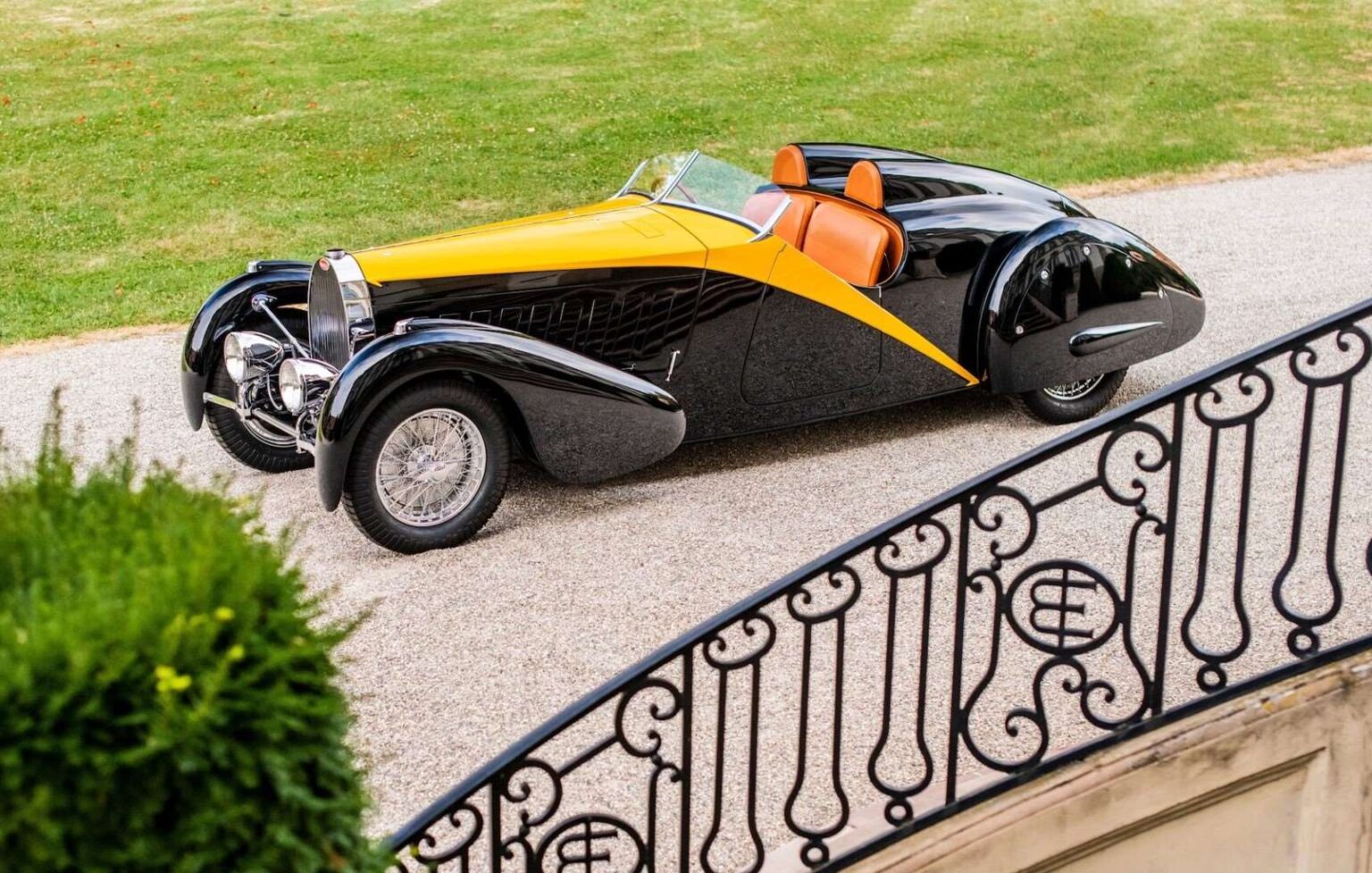 نسخة انتاجية واحدة من بوجاتي Type 57 رودستر جراند رايد أوزين تروي قصة الفخامة و الأداء - عرب اوتو هب