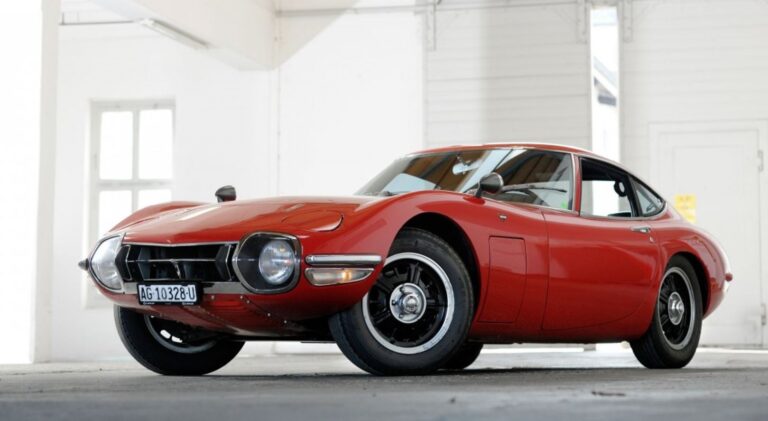 تويوتا 2000GT موديل 1967 هل تتجاوز الكوبيه الكلاسيكية المليون دولار مرة أخرى