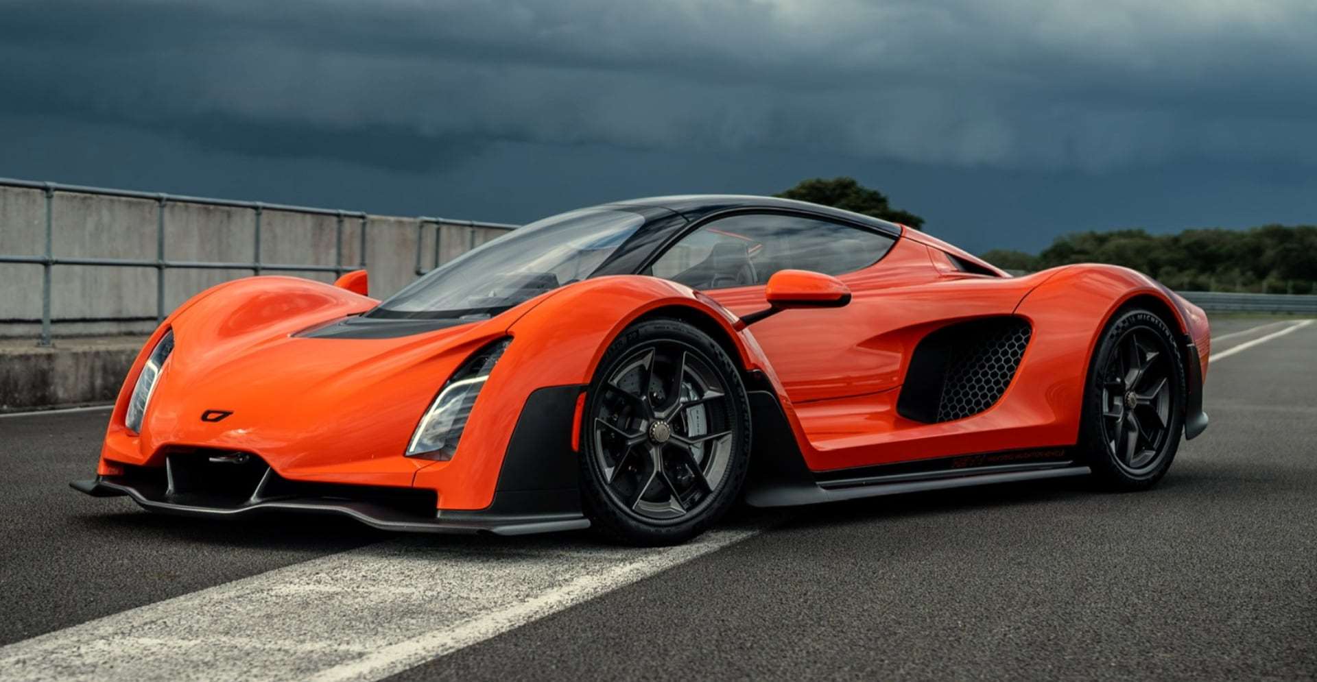 أسرع سيارت في العالم مصنفة ضمن أفضل 15 سيارة إنتاجية من حيث السرعة القصوى لعام 2025 3 أسرع سيارت في العالم مصنفة ضمن أفضل 15 سيارة إنتاجية من حيث السرعة القصوى لعام 2025 - عرب اوتو هب
