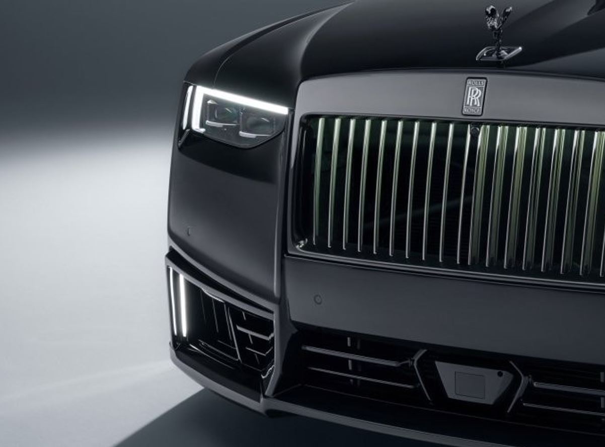 رولز رويس جوست بلاك بادج SPOFEC تجمع بين الهيبة البريطانية و الأداء الرياضي 2 رولز رويس جوست بلاك بادج SPOFEC تجمع بين الهيبة البريطانية و الأداء الرياضي - عرب اوتو هب