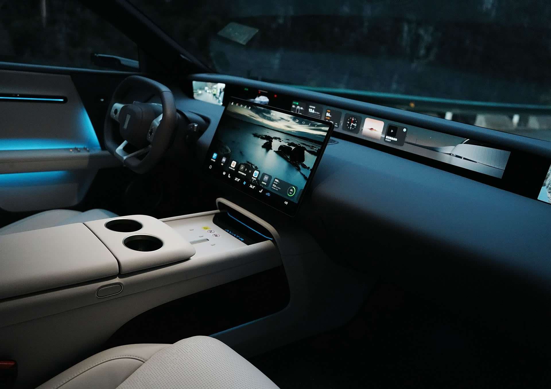 أفاتر 06 الجديدة سيارة سيدان كهربائية هجينة بأسعار منافسة و تقنيات مذهلة 4 أفاتر 06 الجديدة سيارة سيدان كهربائية هجينة بأسعار منافسة و تقنيات مذهلة - عرب اوتو هب