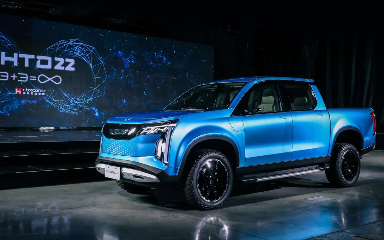 فوكسكون صانع الايفون يدخل عالم السيارات الكهربائية بقوة في السوق الأمريكي - عرب اوتو هب