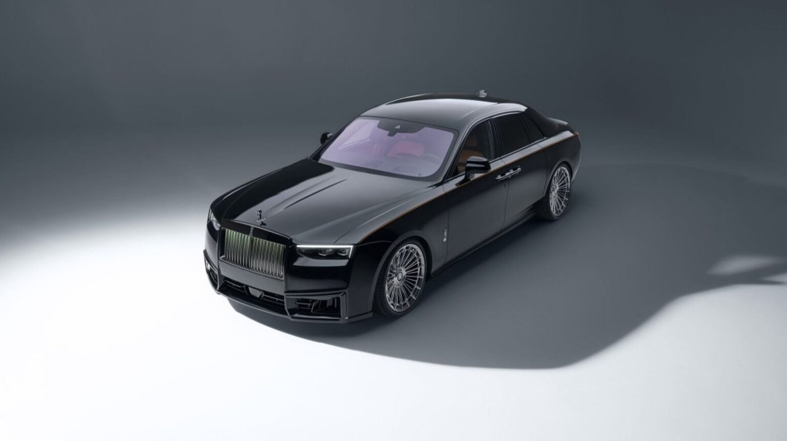 رولز رويس جوست بلاك بادج SPOFEC تجمع بين الهيبة البريطانية و الأداء الرياضي رولز رويس جوست بلاك بادج SPOFEC تجمع بين الهيبة البريطانية و الأداء الرياضي - عرب اوتو هب