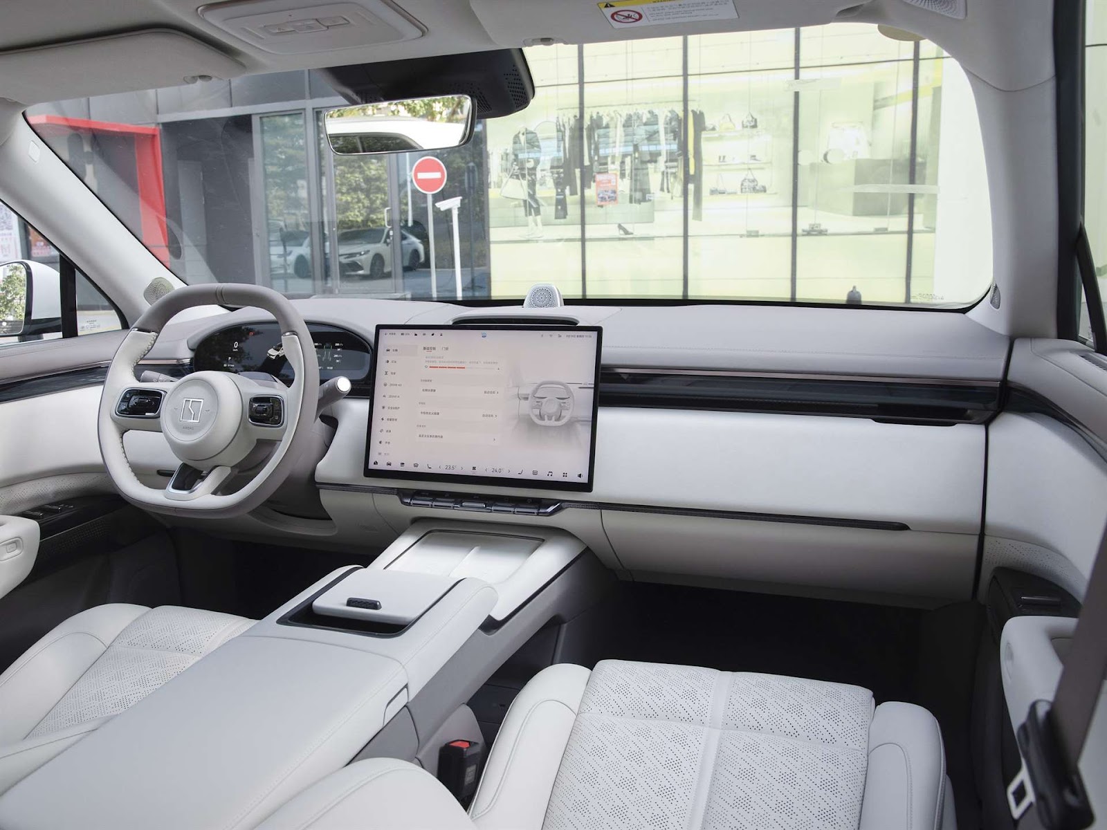 زيكار 7X 2025: سيارة SUV كهربائية تضع معايير جديدة في الفخامة والأداء و السعر 1 زيكار 7X 2025: سيارة SUV كهربائية تضع معايير جديدة في الفخامة والأداء و السعر - عرب اوتو هب