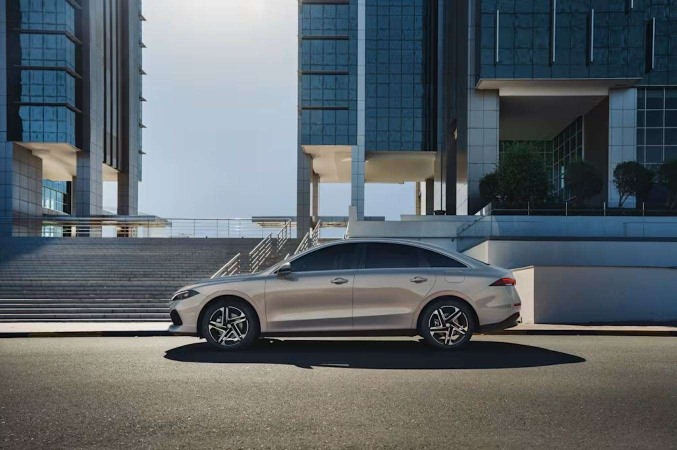 إطلاق ام جي 8 هايبرد في الشرق الأوسط: سيدان بمدى قياسي و تكنولوجيا متقدمة 1 إطلاق ام جي 8 هايبرد في الشرق الأوسط: سيدان بمدى قياسي و تكنولوجيا متقدمة - عرب اوتو هب