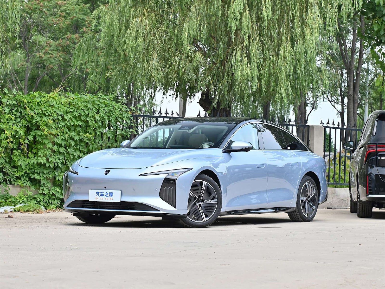 فورثينج Xinghai S7 من دونج فينج السيارة الكهربائية الإنتاجية الأكثر انسيابية في العالم 3 فورثينج Xinghai S7 من دونج فينج السيارة الكهربائية الإنتاجية الأكثر انسيابية في العالم - عرب اوتو هب