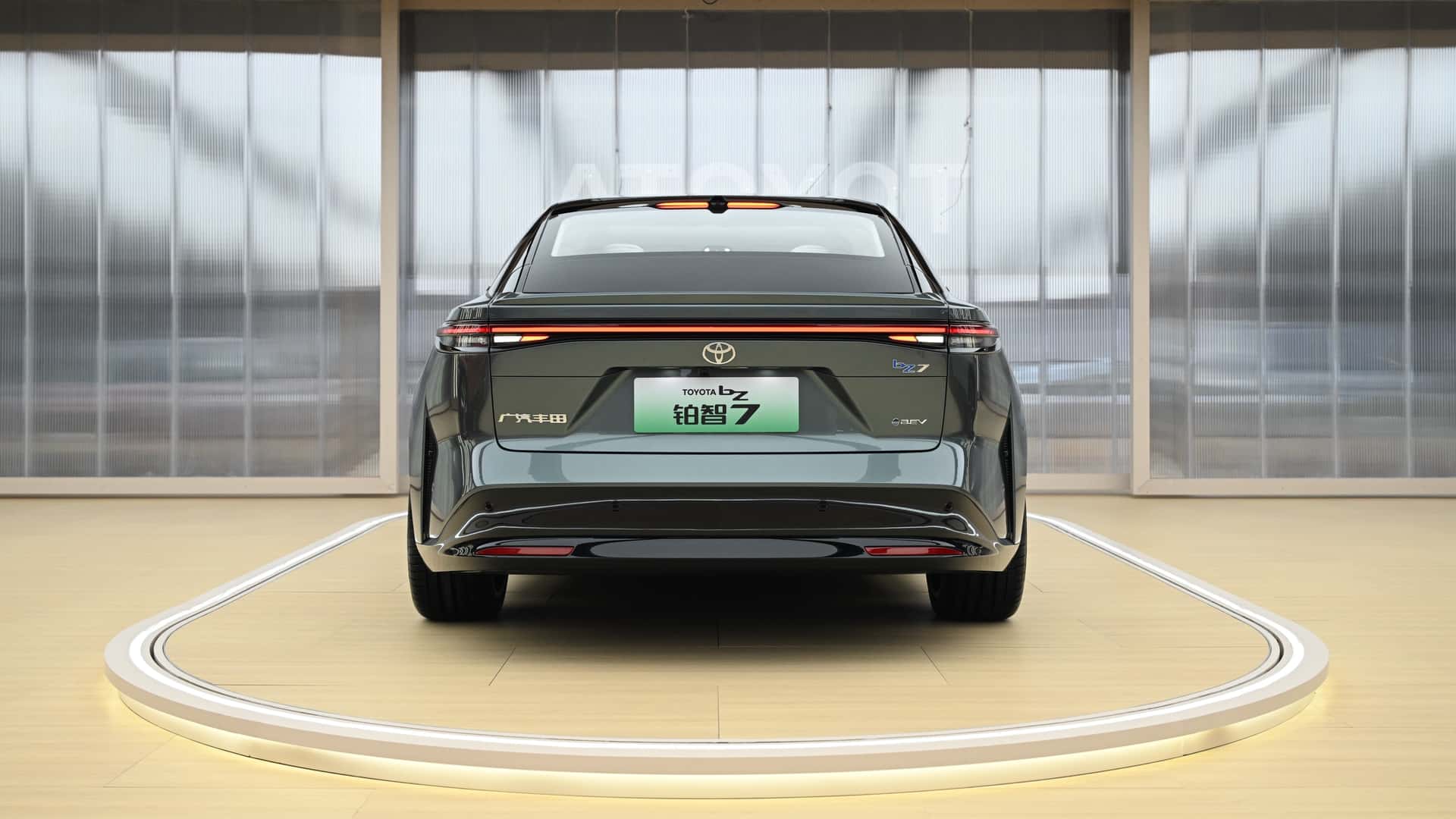 تويوتا bZ7 الكهربائية سيدان فاخرة بتقنيات هواوي و تفاصيل مذهلة قبل إطلاقها في 2026 6 تويوتا bZ7 الكهربائية سيدان فاخرة بتقنيات هواوي و تفاصيل مذهلة قبل إطلاقها في 2026 - عرب اوتو هب