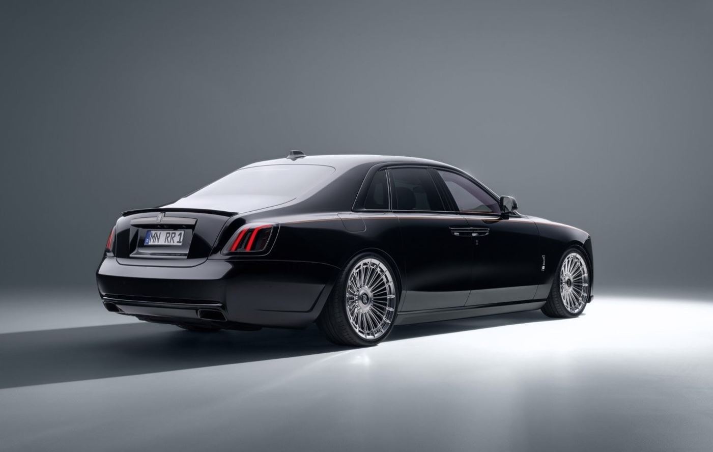 رولز رويس جوست بلاك بادج SPOFEC تجمع بين الهيبة البريطانية و الأداء الرياضي 4 رولز رويس جوست بلاك بادج SPOFEC تجمع بين الهيبة البريطانية و الأداء الرياضي - عرب اوتو هب