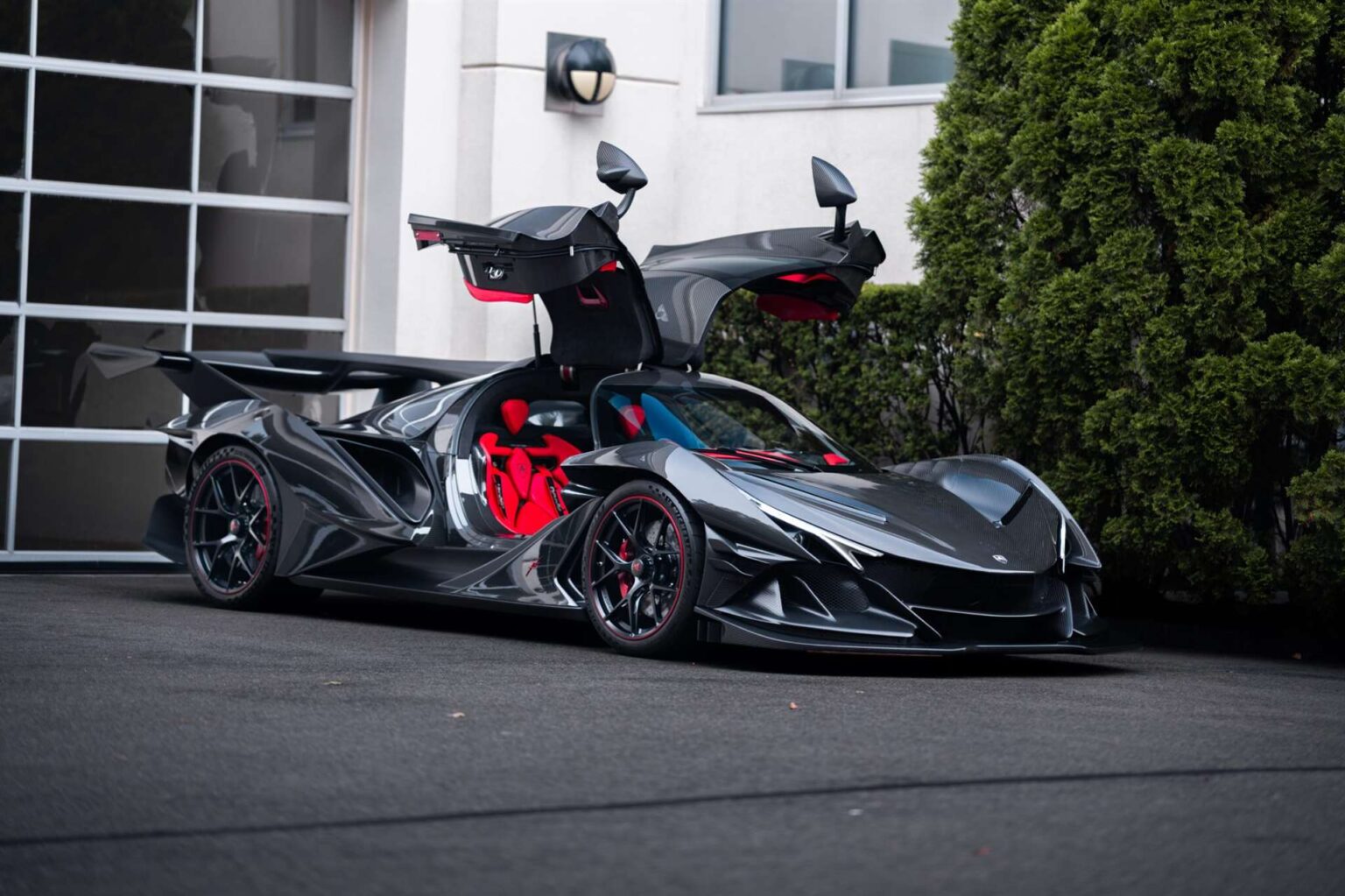 ابولو انتينسا إيموزيوني تحفة خارقة نادرة من ألياف الكربون معروضة للبيع - عرب اوتو هب