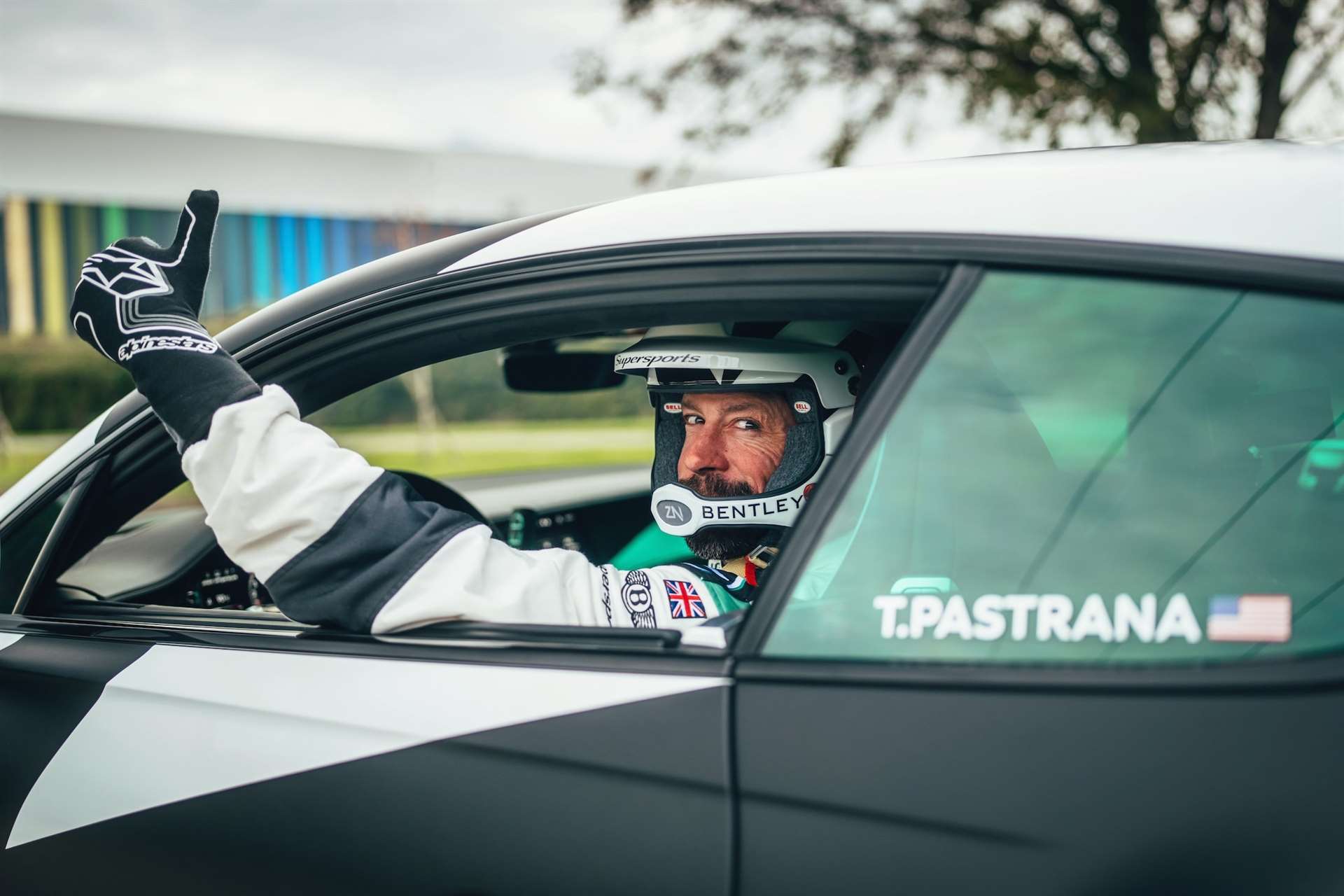 ترافيس باسترانا يفجر طاقات بنتلي سوبراسبرتس بأسلوب لم نتخيله 5 ترافيس باسترانا يفجر طاقات بنتلي سوبراسبرتس بأسلوب لم نتخيله - عرب اوتو هب