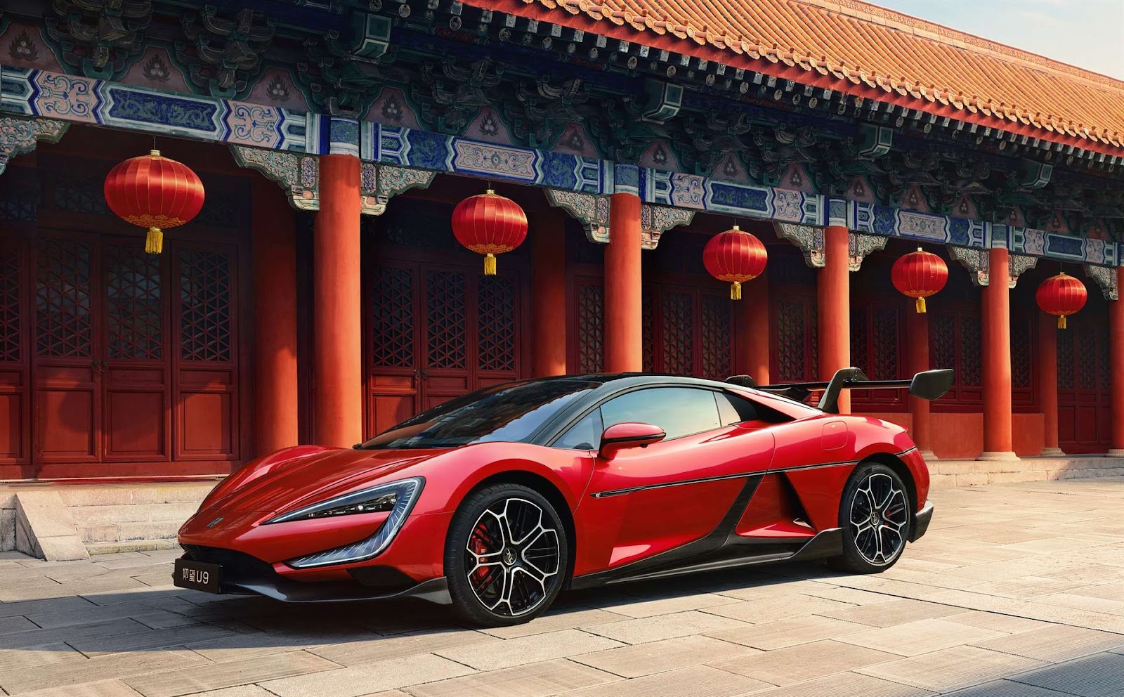 حادث سيارة يانج وانج U9 الخارقة في الصين يكشف حدود التكنولوجيا الكهربائية 2 حادث سيارة يانج وانج U9 الخارقة في الصين يكشف حدود التكنولوجيا الكهربائية - عرب اوتو هب