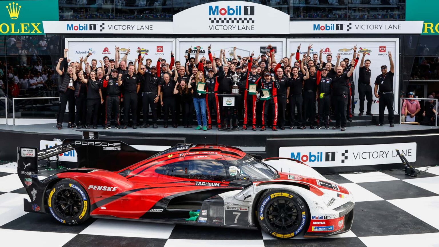 بورشه تحتفل بـ 75 عامًا من المجد في عالم السباقات بثلاثية تاريخية في دايتونا - عرب اوتو هب