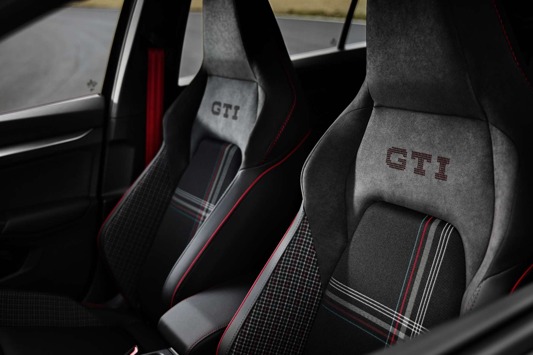 جولف GTI Edition 50 أقوى و أسرع إصدار في تاريخ فولكس فاجن 6 جولف GTI Edition 50 أقوى و أسرع إصدار في تاريخ فولكس فاجن - عرب اوتو هب