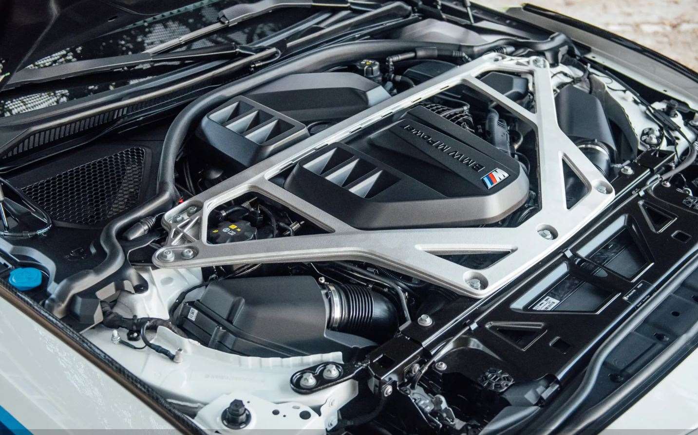 تحفة بي ام دبليو 3.0 CSL النادرة بقيمة 1.3 مليون دولار 4 تحفة بي ام دبليو 3.0 CSL النادرة بقيمة 1.3 مليون دولار - عرب اوتو هب